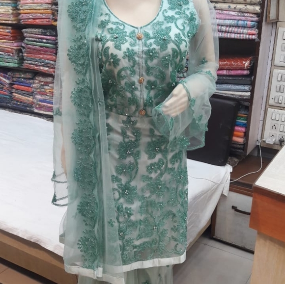 Posher, Sonia - Picture 3 of 5